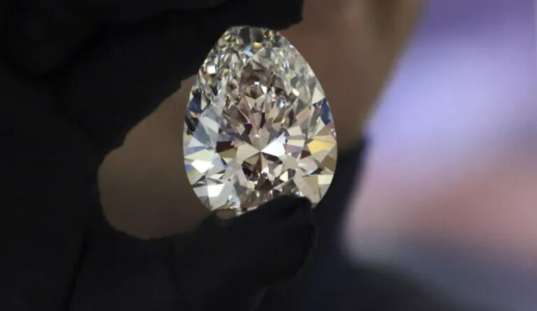 Cel mai mare diamant alb va fi vandut la o licitatie din Geneva. Cat costa piatra pretioasa